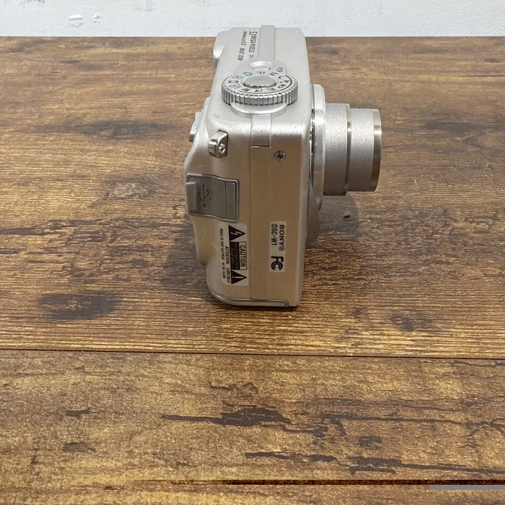 Sony Cyber-Shot DSC-W1 5.1MP 3x Zoom Carl Zeiss Silver Digital Camera Parts Only
